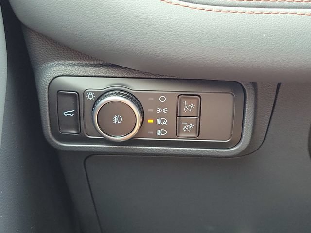 Used 2025 Ford Explorer Active w/ Active Comfort Package RWD image 13