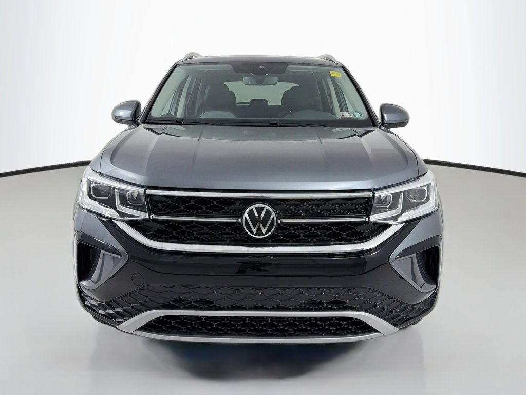 Used 2024 Volkswagen Taos SEL AWD/4WD image 2