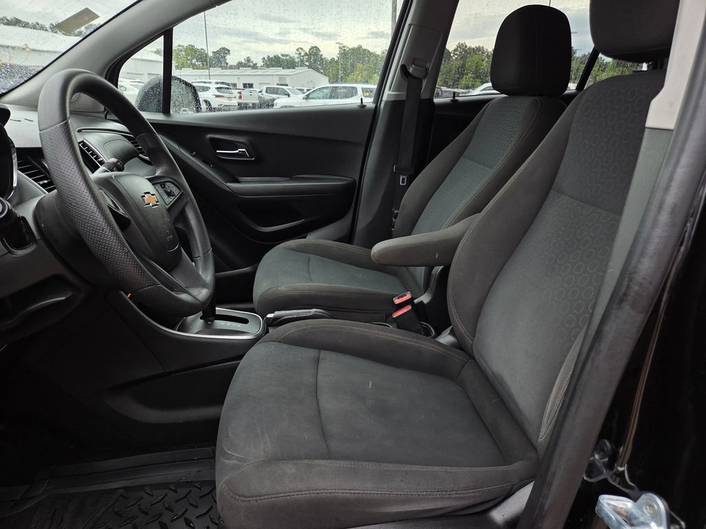 Used 2020 Chevrolet Trax LS w/ Tint and Cruise Package FWD image 13