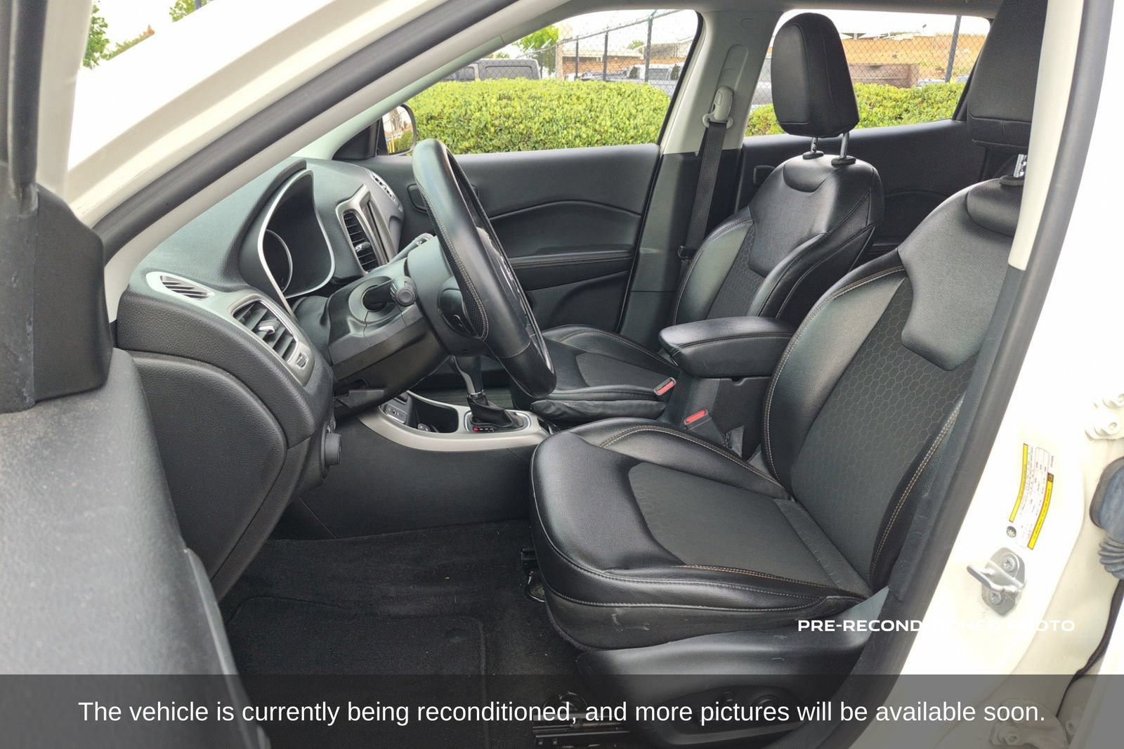Used 2018 Jeep Compass Latitude w/ Popular Equipment Group FWD image 11