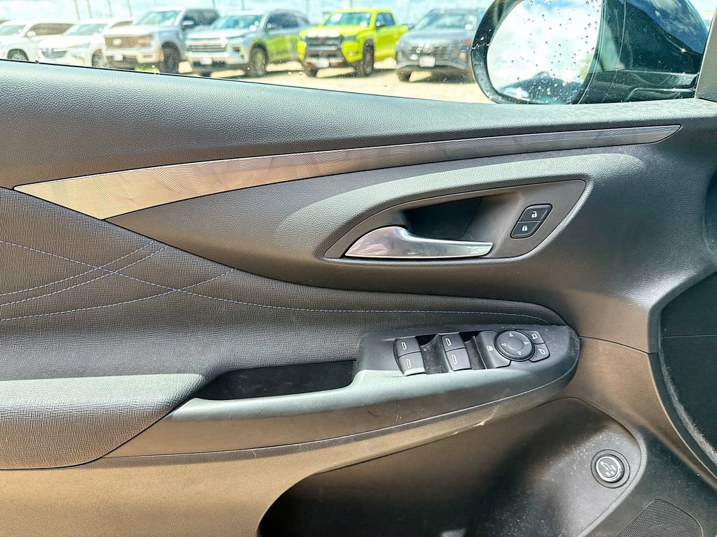 Used 2026 Buick Envista Sport Touring w/ Convenience I Package FWD image 9