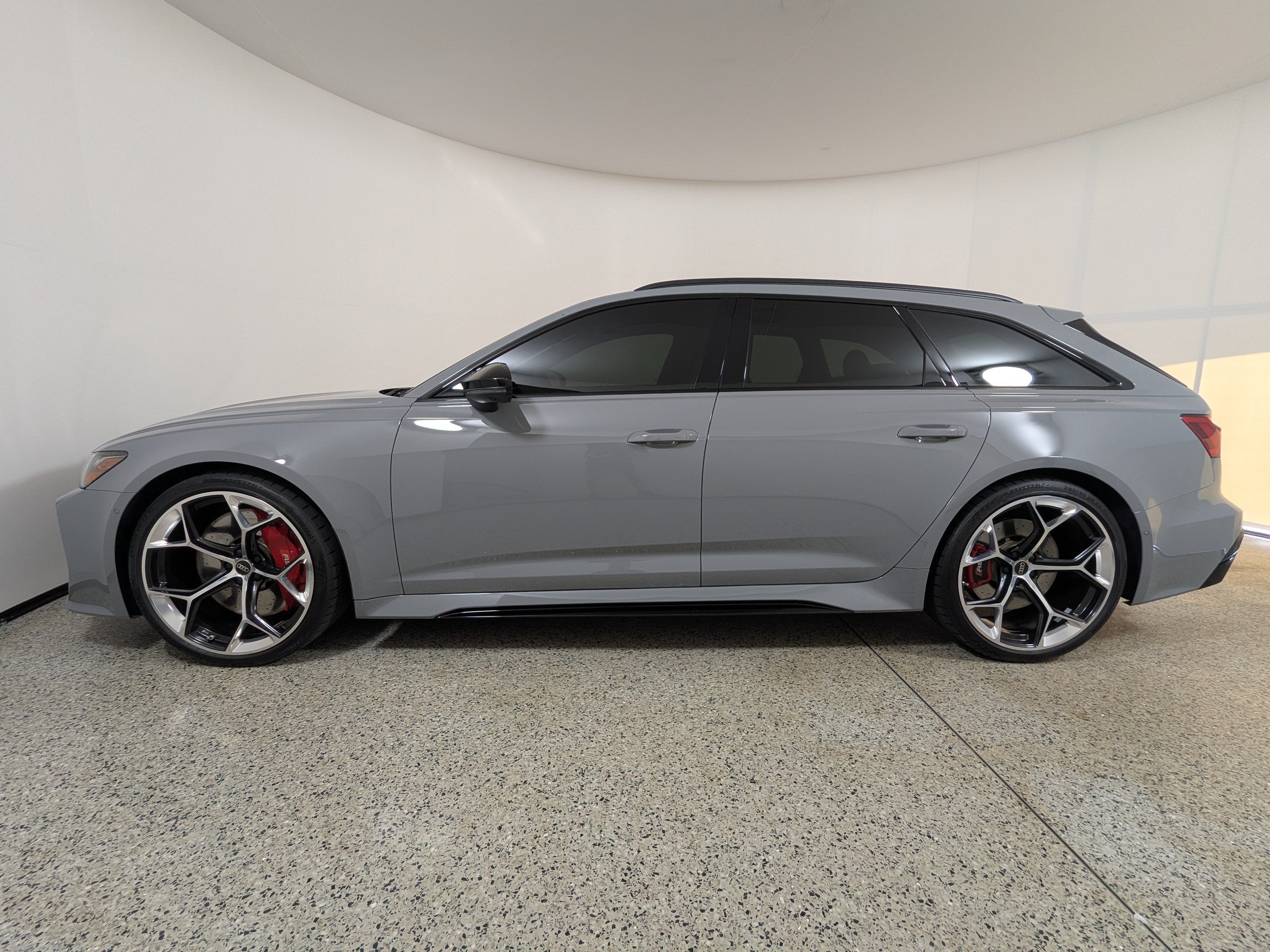 Certified 2025 Audi RS 6 performance w/ Black Optic Package AWD/4WD image 3