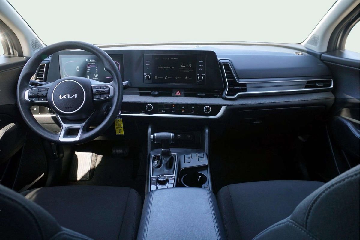 Used 2025 Kia Sportage LX image 16