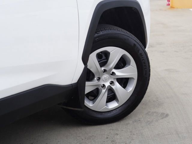 Used 2023 Toyota RAV4 LE FWD image 9