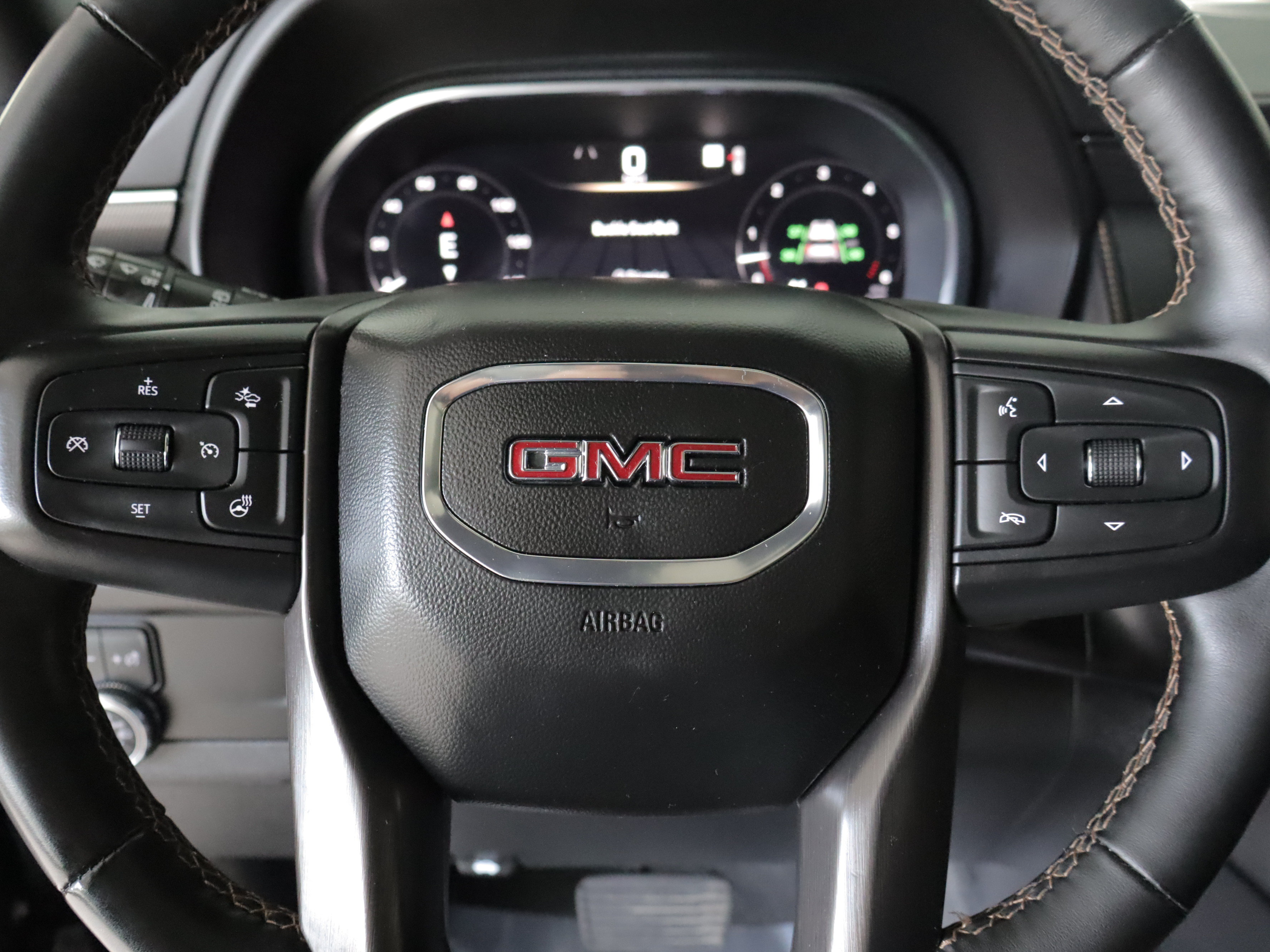 Used 2023 GMC Yukon XL AT4 AWD/4WD image 13