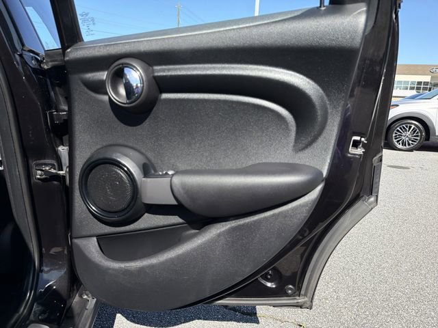 Used 2017 MINI Cooper 4-Door Hardtop image 16