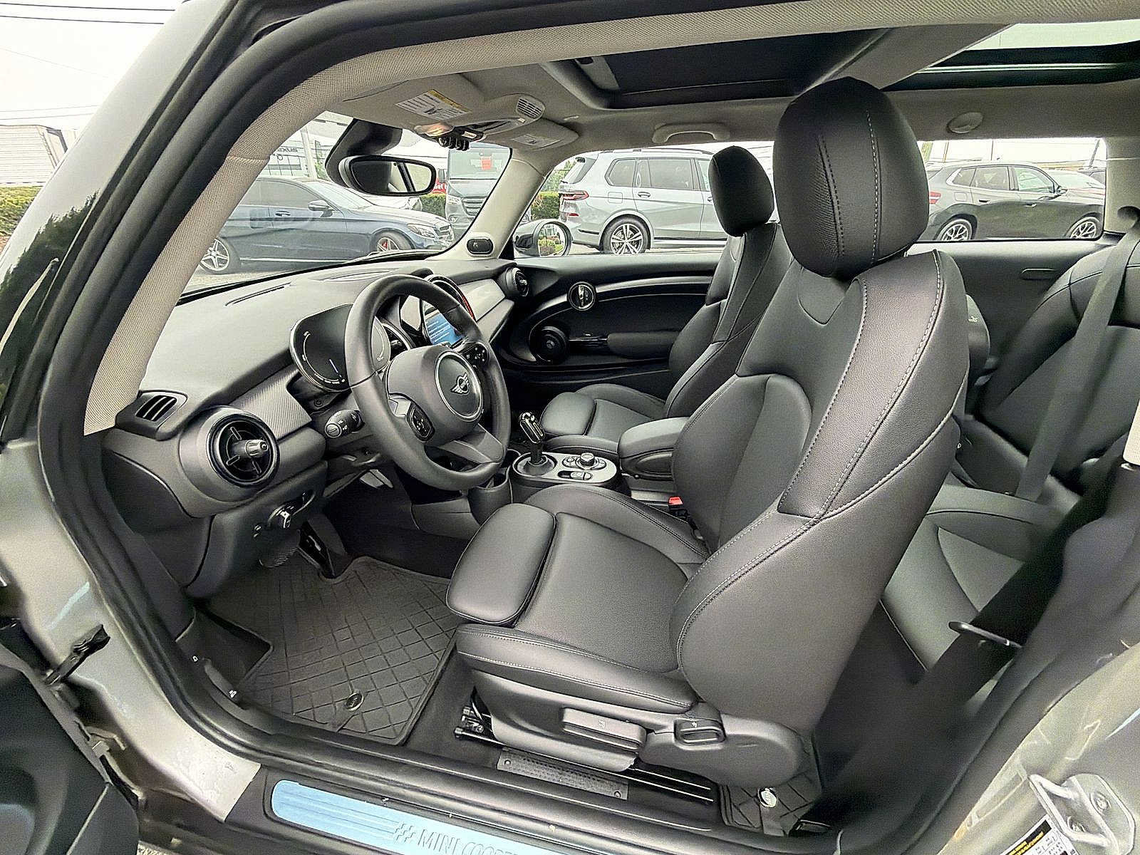 Used 2024 MINI Cooper SE FWD image 10