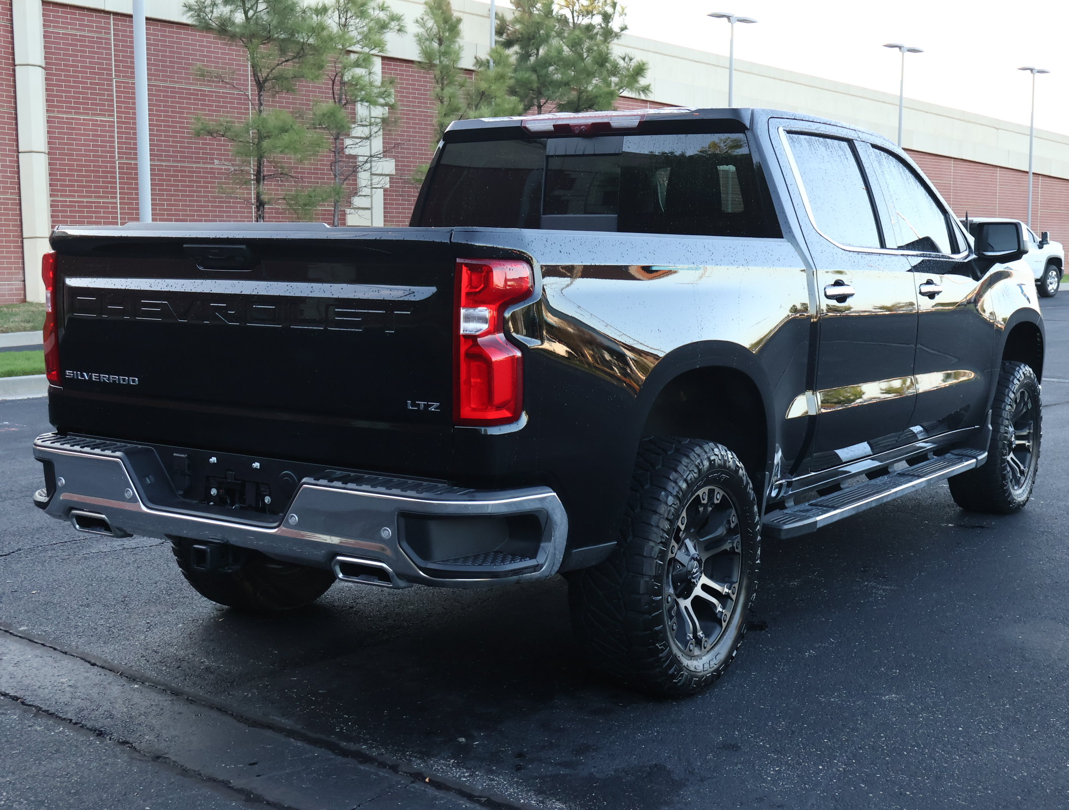 Used 2025 Chevrolet Silverado 1500 LTZ AWD/4WD image 34