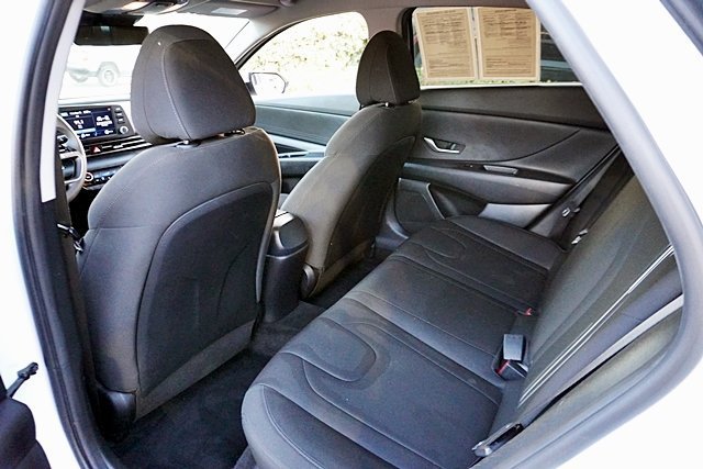 Used 2021 Hyundai Elantra SEL FWD image 25
