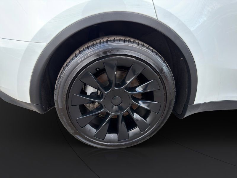 Used 2023 Tesla Model Y Long Range AWD/4WD image 23