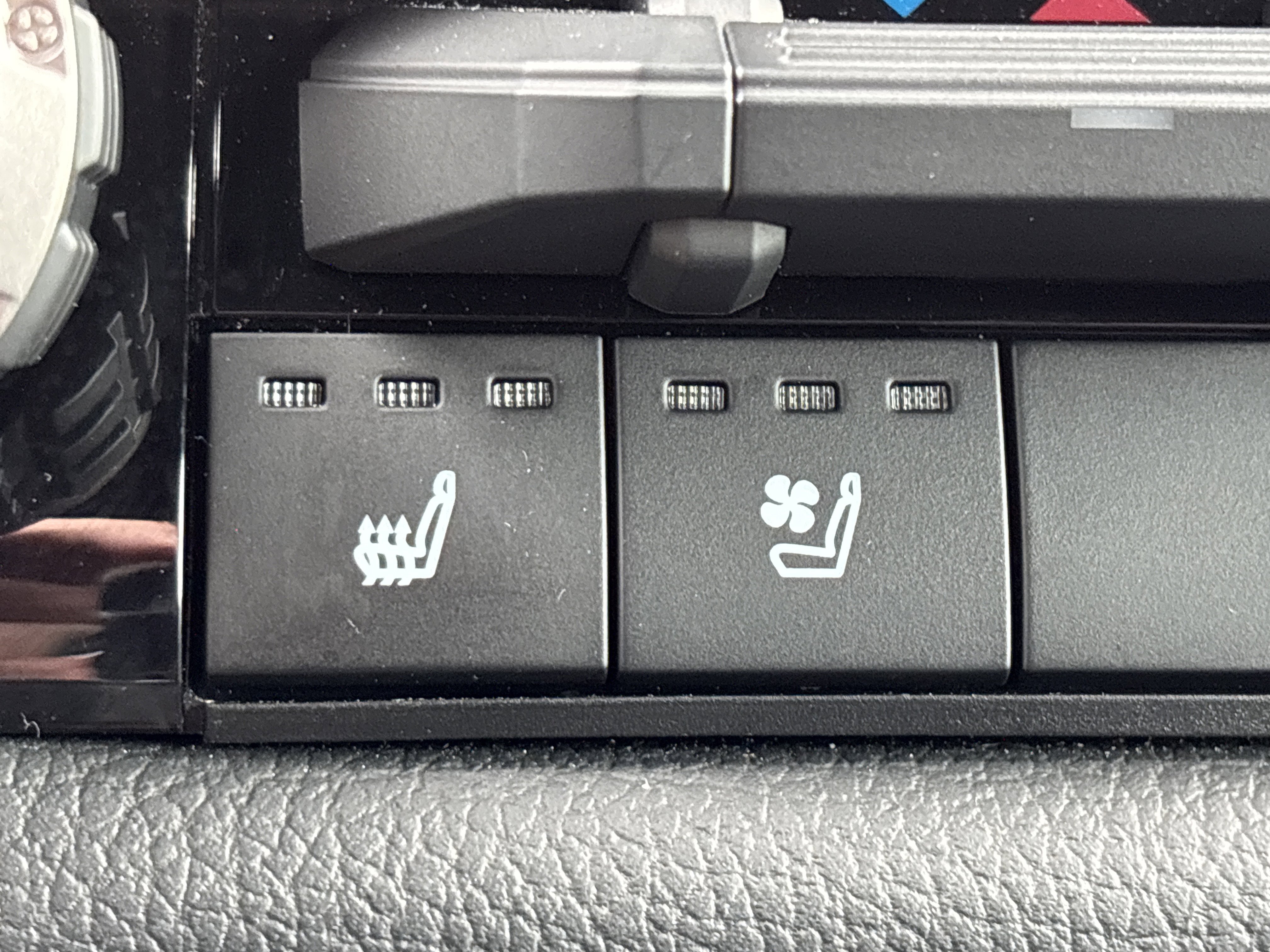 Used 2025 Toyota Tundra Limited w/ TRD Off-Road Package image 29