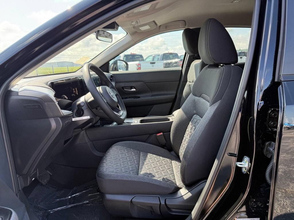 New 2026 Nissan Kicks SV w/ Cold Weather Package FWD image 4