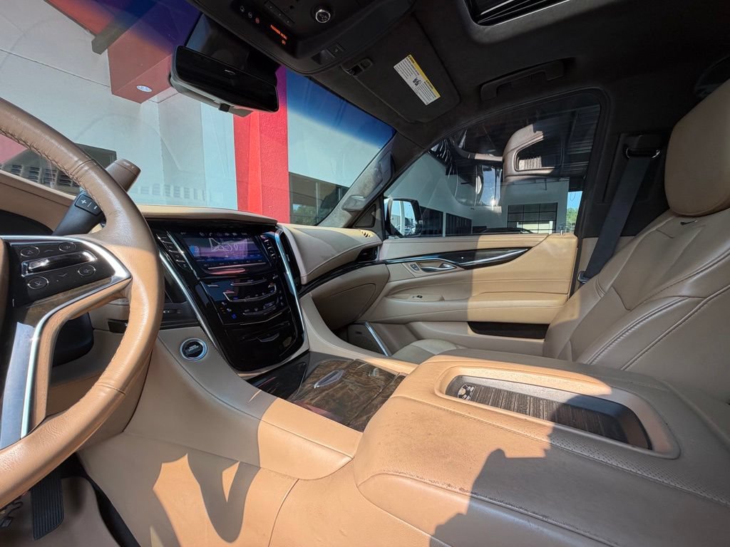 Used 2019 Cadillac Escalade ESV Platinum AWD/4WD image 29