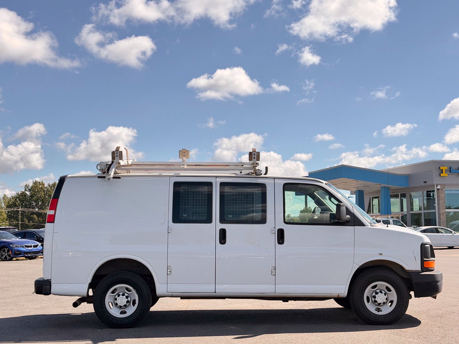 Used 2016 Chevrolet Express 2500 RWD image 6