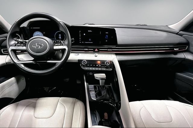Used 2023 Hyundai Elantra Limited FWD image 9