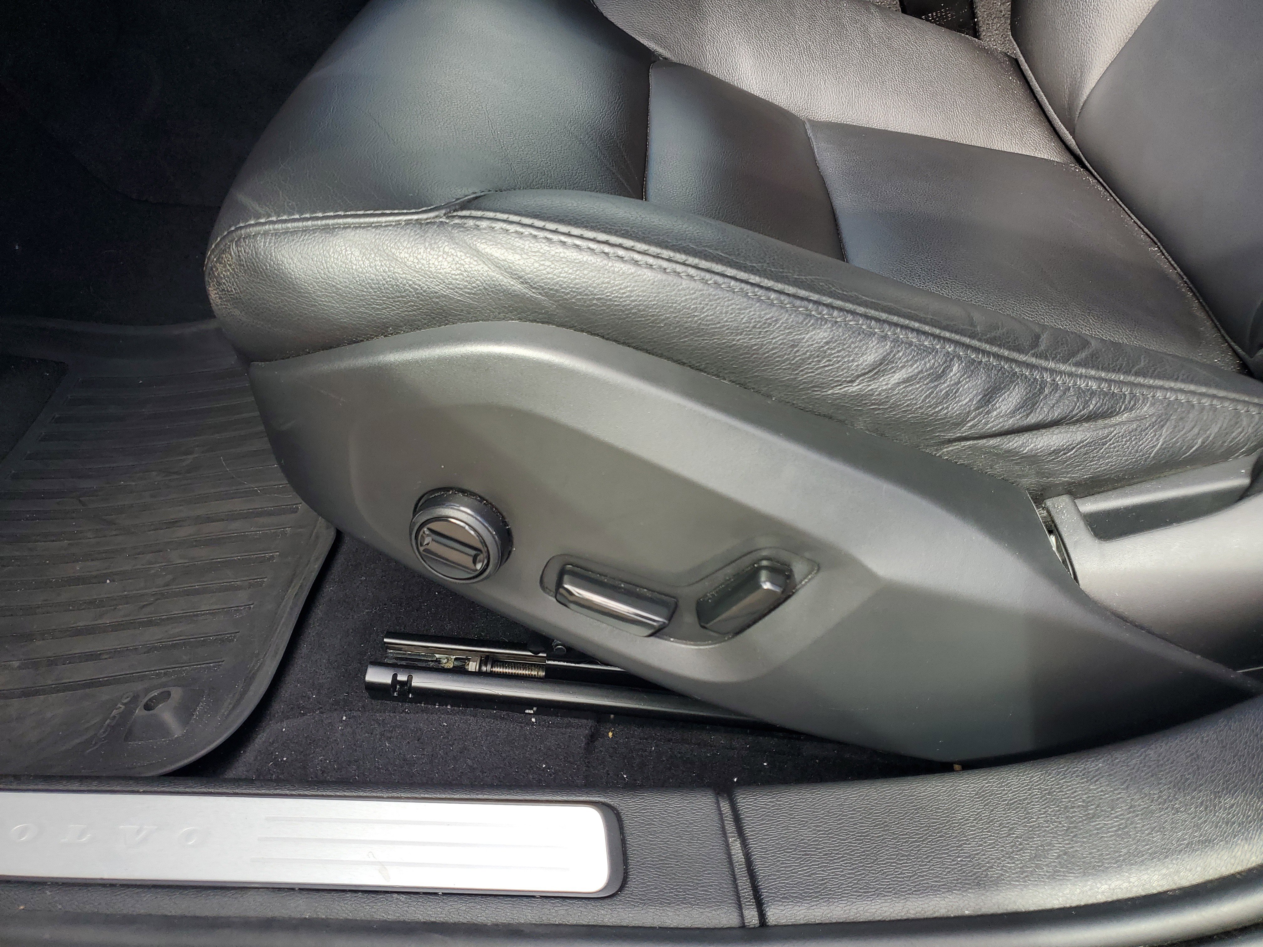 Used 2021 Volvo S60 T5 Momentum w/ Premium Package image 10