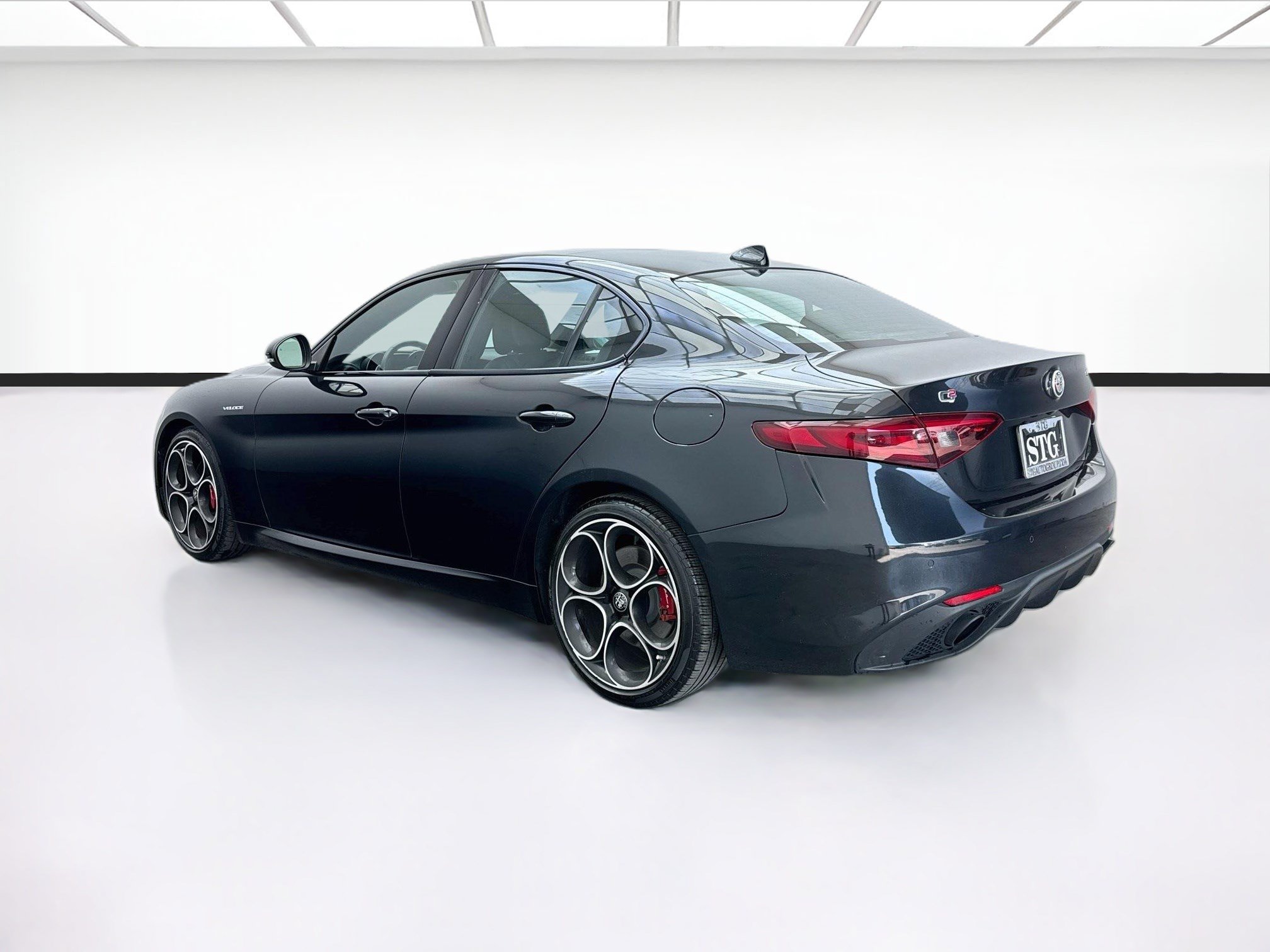 Used 2023 Alfa Romeo Giulia Veloce RWD image 6
