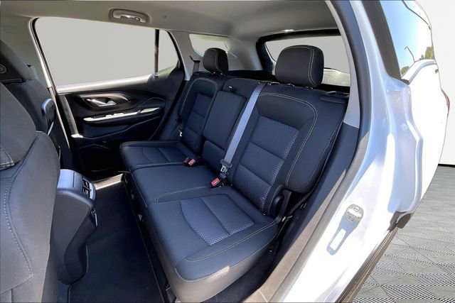 Used 2024 GMC Terrain SLE w/ Driver Convenience Package FWD image 16