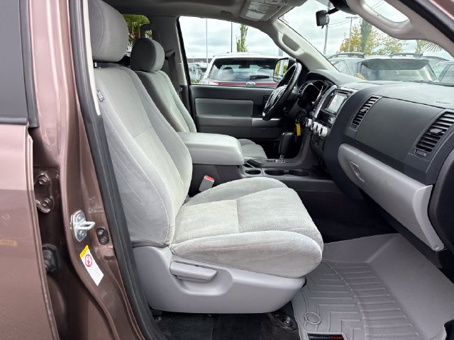 Used 2018 Toyota Sequoia SR5 w/ Carpet Mat Package AWD/4WD image 9