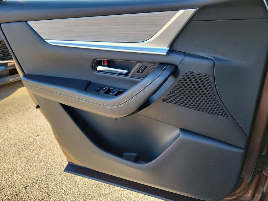 Certified 2025 MAZDA CX-70 Plug-In Hybrid w/ Premium Pkg image 23