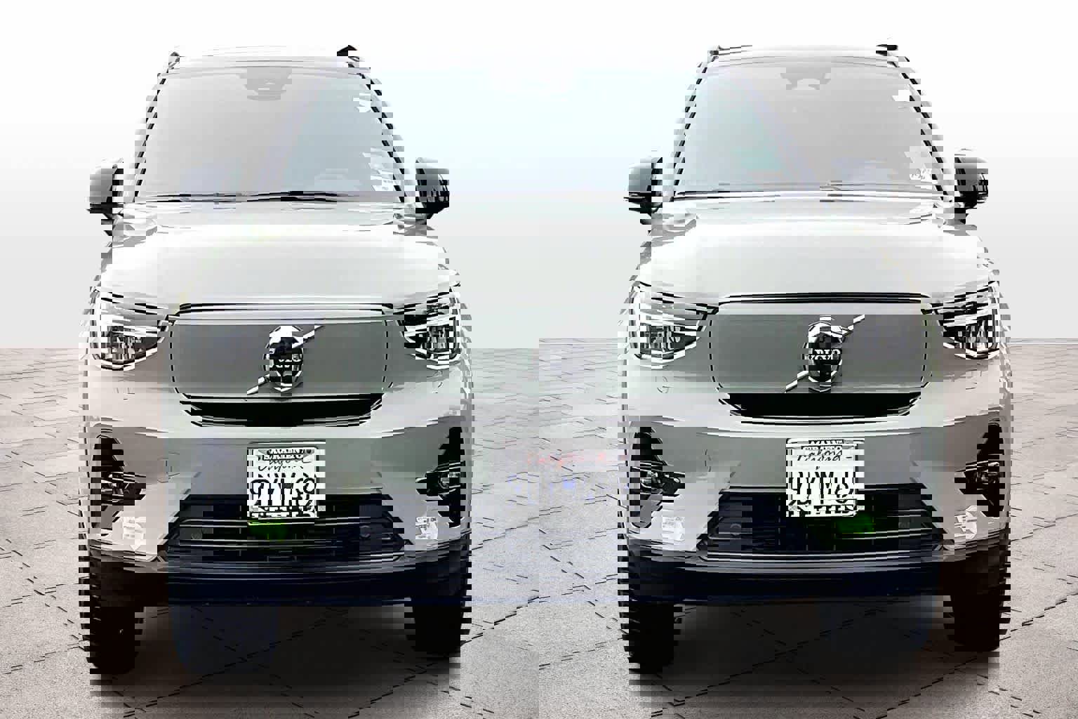 Used 2023 Volvo XC40 Recharge Ultimate image 3