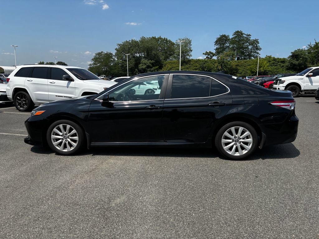 Used 2020 Toyota Camry LE FWD image 5