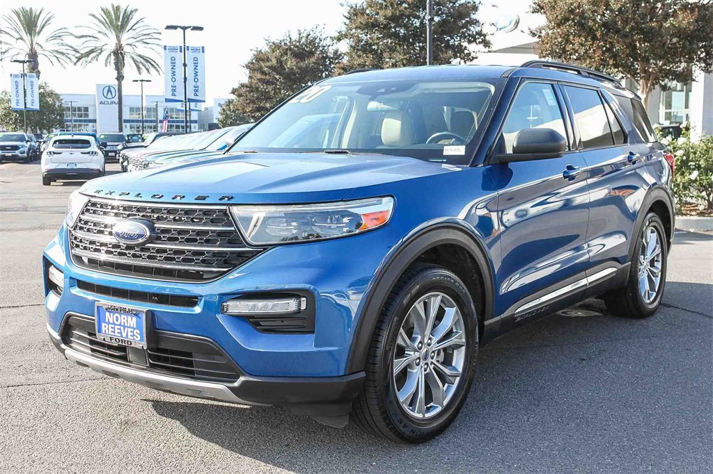 Used 2020 Ford Explorer XLT w/ Equipment Group 202A image 3