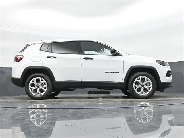 Used 2025 Jeep Compass Sport image 38