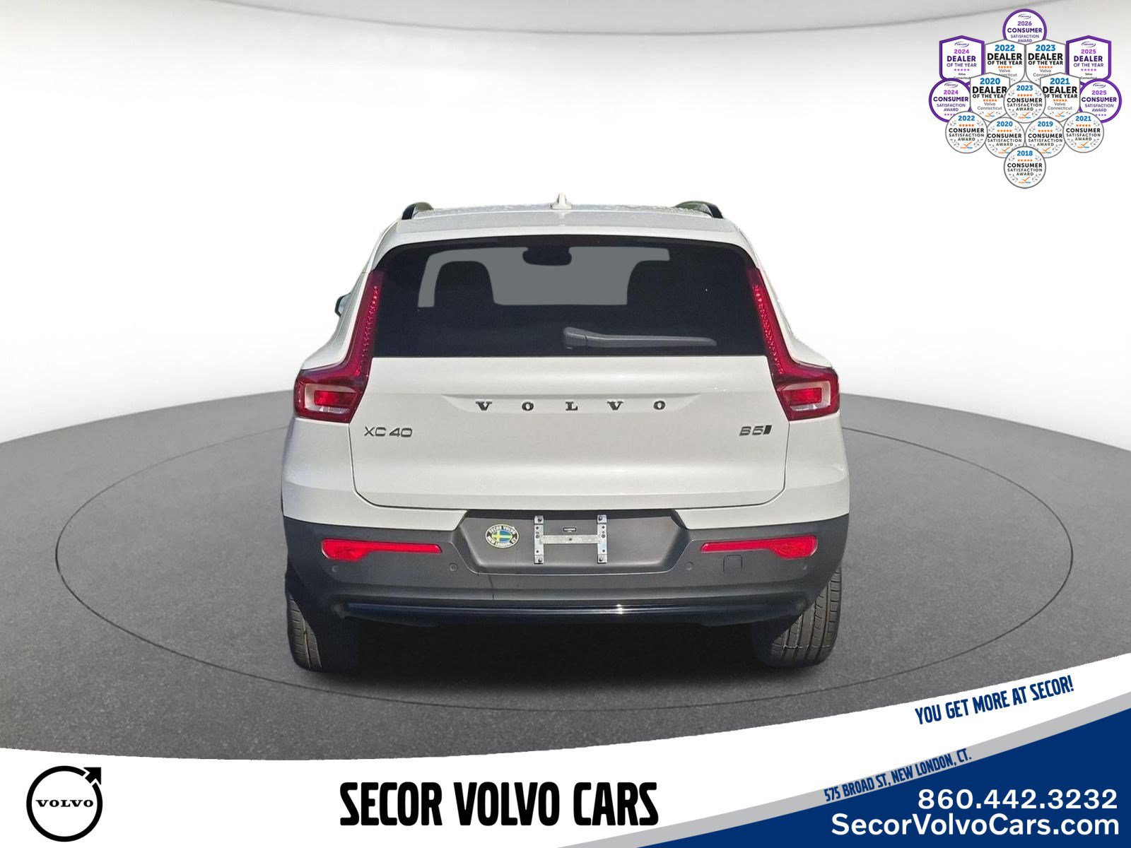 Used 2023 Volvo XC40 B5 Plus w/ Driver Assist Package AWD/4WD image 8