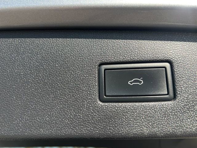 Used 2024 Volkswagen Tiguan Wolfsburg Edition image 27