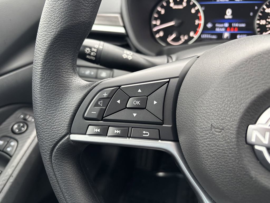 Used 2025 Nissan Altima 2.5 SV image 14