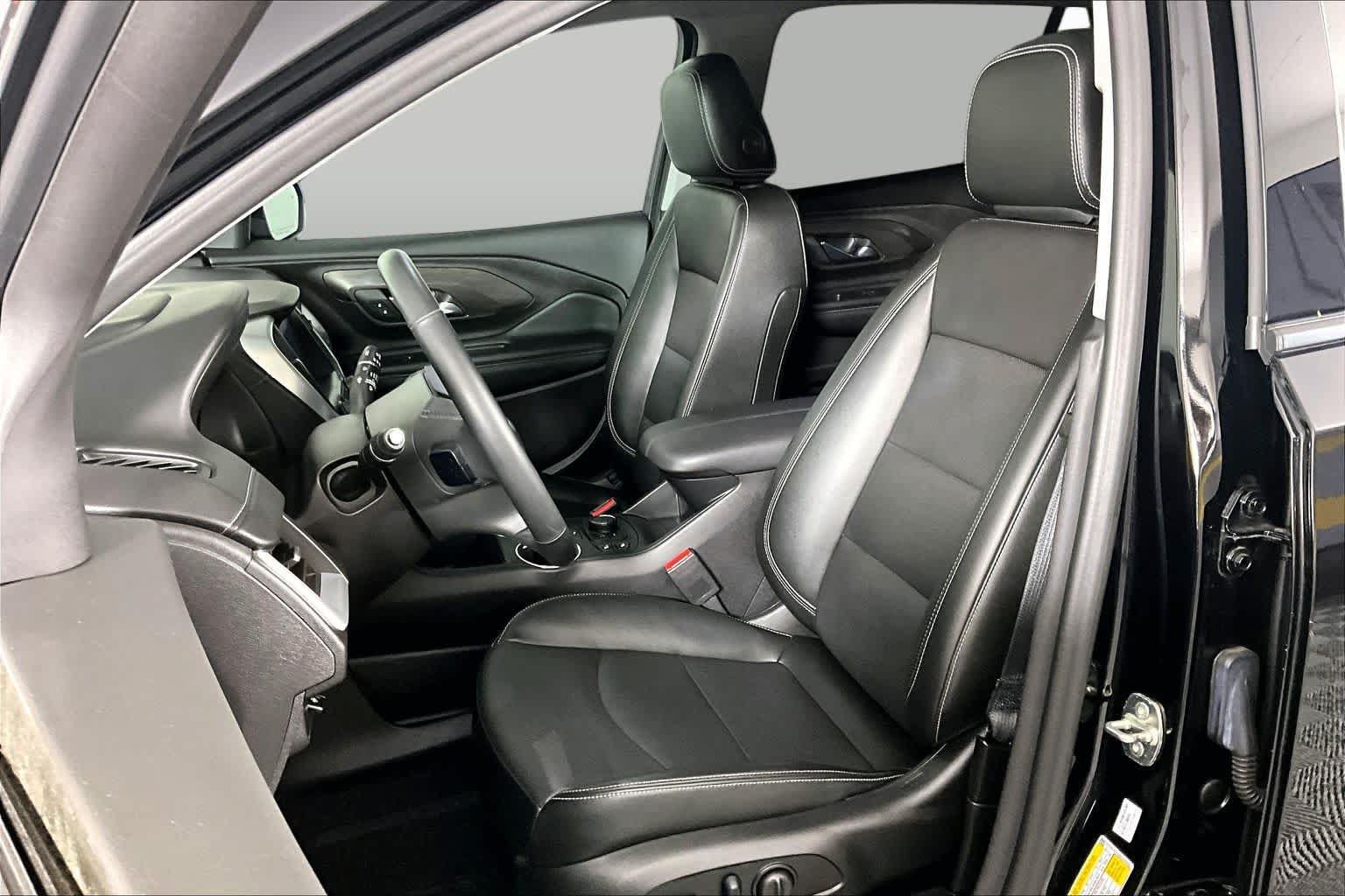 Certified 2024 GMC Terrain SLT w/ Infotainment Package II AWD/4WD image 8