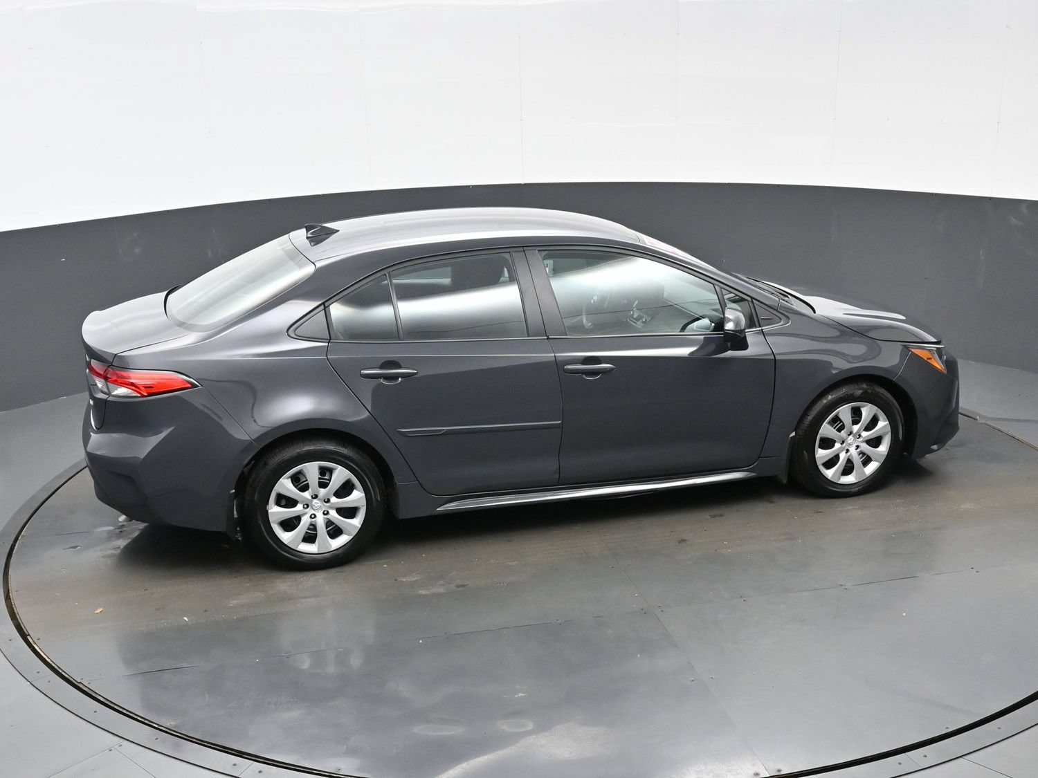 Used 2025 Toyota Corolla LE FWD image 39