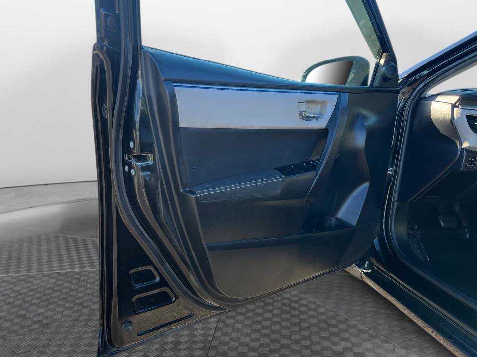 Used 2015 Toyota Corolla LE FWD image 30