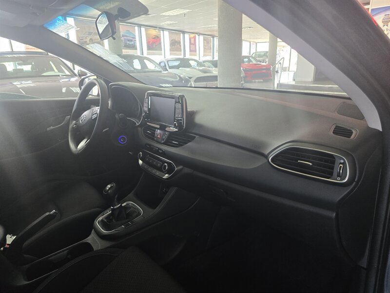 Used 2018 Hyundai Elantra GT FWD image 13