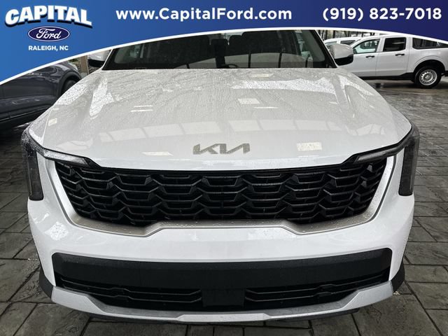 Used 2025 Kia Sorento LX FWD image 10