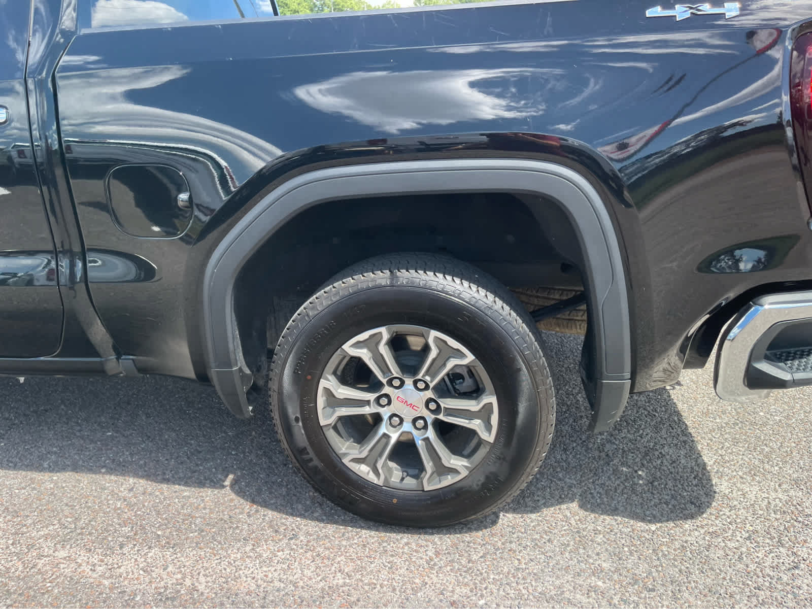 Used 2025 GMC Sierra 1500 SLT AWD/4WD image 8