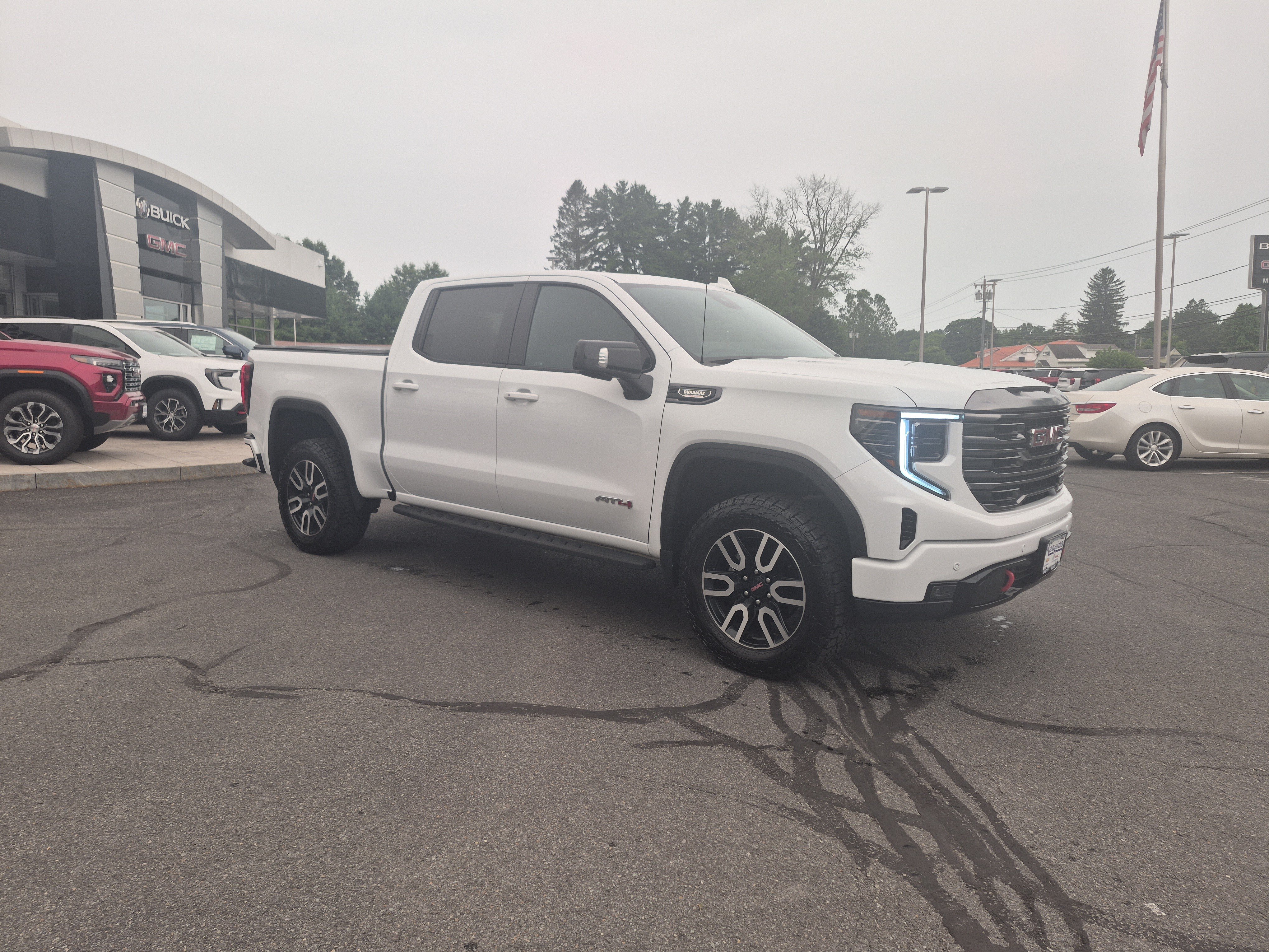 Certified 2023 GMC Sierra 1500 AT4 w/ Technology Package AWD/4WD image 7