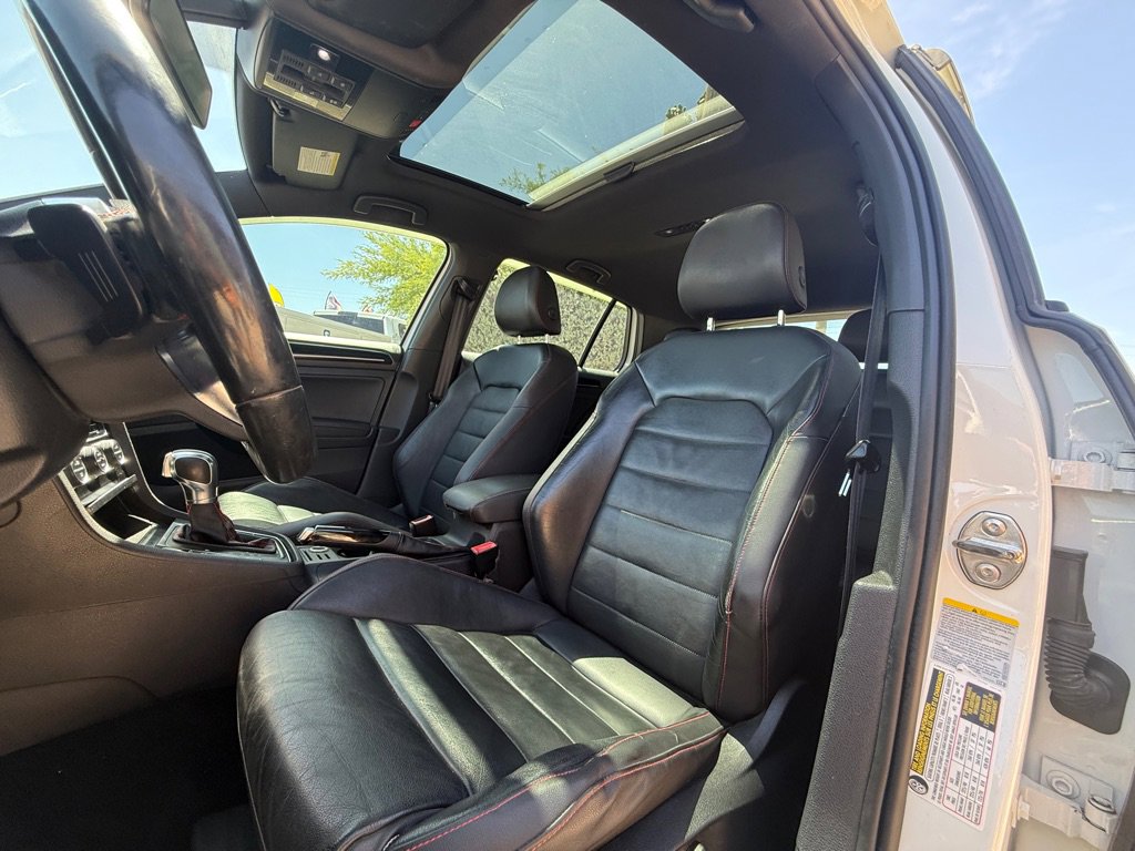 Used 2015 Volkswagen GTI SE FWD image 9