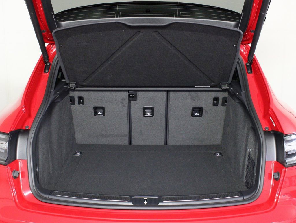 Certified 2025 Porsche Macan image 13