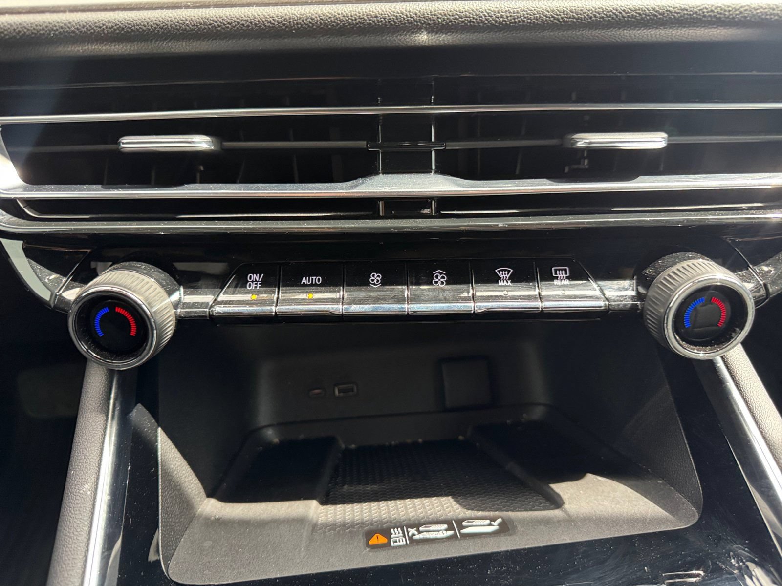Certified 2025 Chevrolet Traverse LT w/ LPO, Floor Liner Package FWD image 20