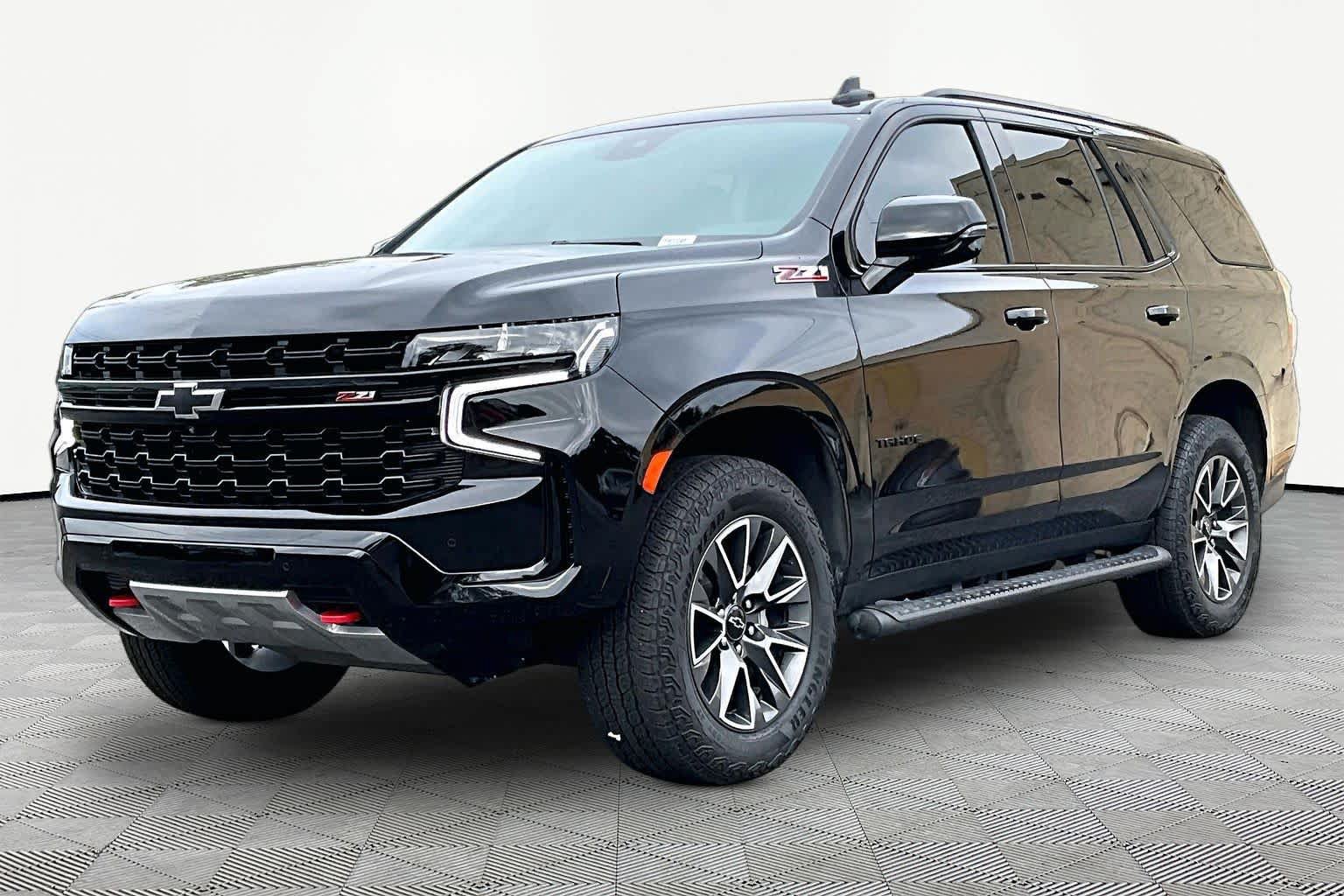 Used 2023 Chevrolet Tahoe Z71 w/ Luxury Package AWD/4WD image 2