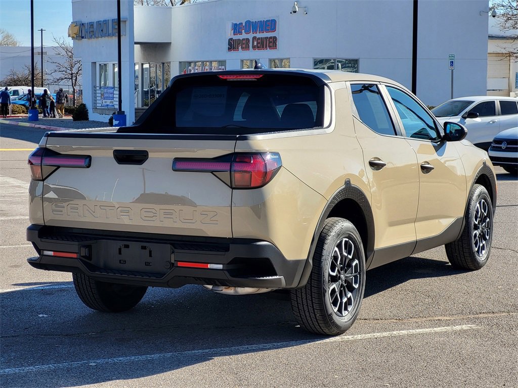 Used 2024 Hyundai Santa Cruz SE image 3