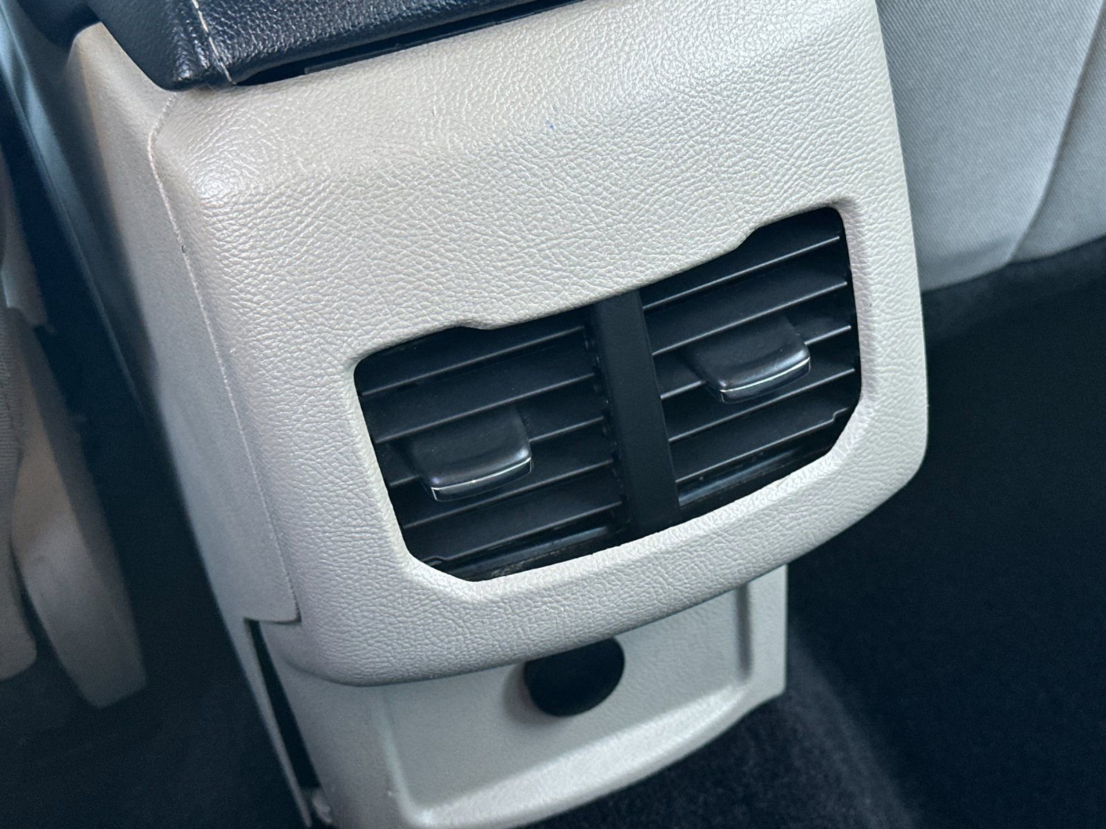 Used 2017 Ford Fusion SE w/ Fusion SE Technology Package image 14