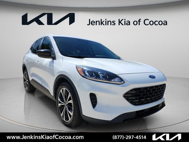 Used 2022 Ford Escape SE w/ SE Sport Appearance Package FWD image 2