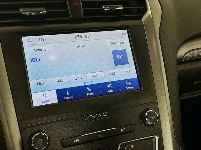 Used 2020 Ford Fusion SE FWD image 18