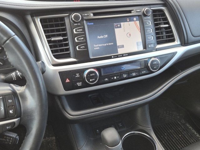Used 2018 Toyota Highlander SE image 20
