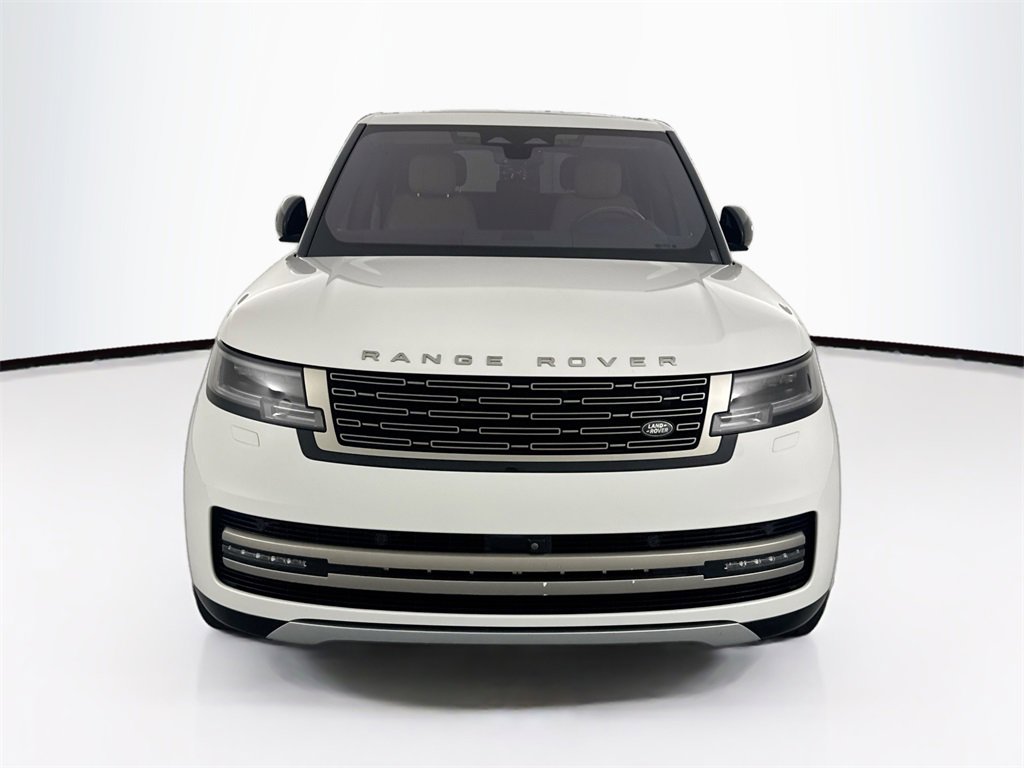 Used 2023 Land Rover Range Rover SE image 2