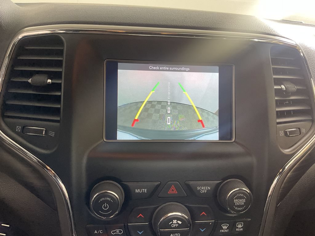 Used 2019 Jeep Grand Cherokee Laredo AWD/4WD image 27