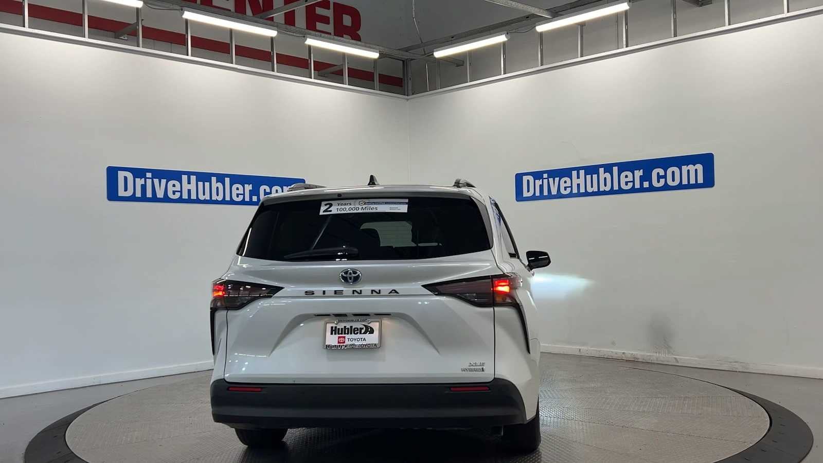 Used 2024 Toyota Sienna XLE FWD image 6
